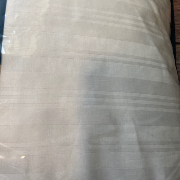 Fieldcrest Medium/Firm Down Surround Pillow King - Picture 4 of 4